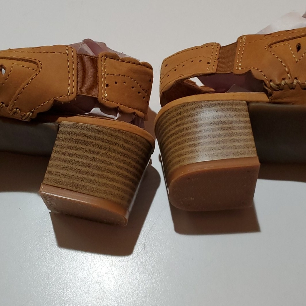 Eric Michael block healed lazer cut shoes - Picture 3 of 7
